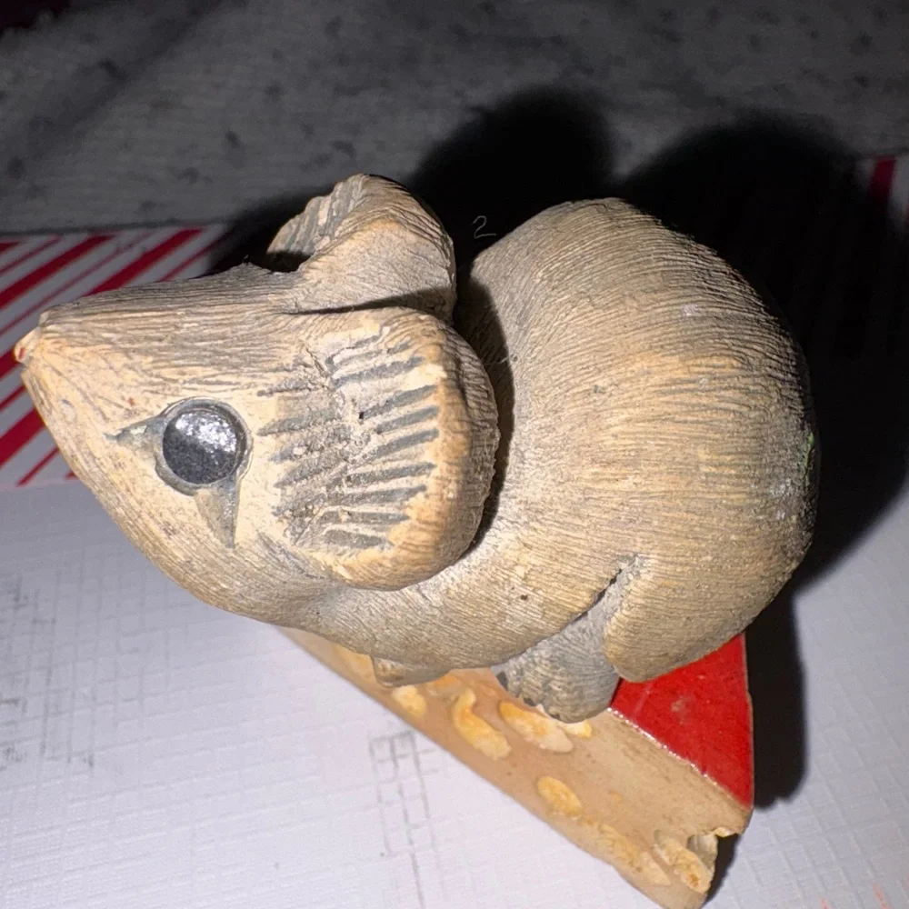 Preloved artesian Rinconada mouse on cheese‎ sculpture - Picture 2 of 6